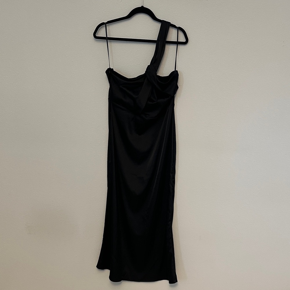 Chic One-Shoulder Black Dress